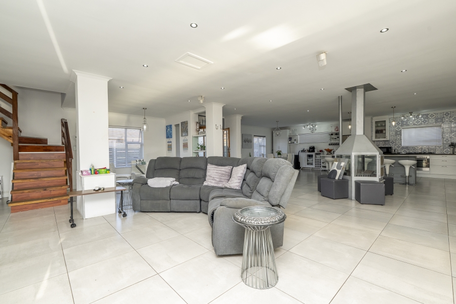 5 Bedroom Property for Sale in Rouxville Western Cape